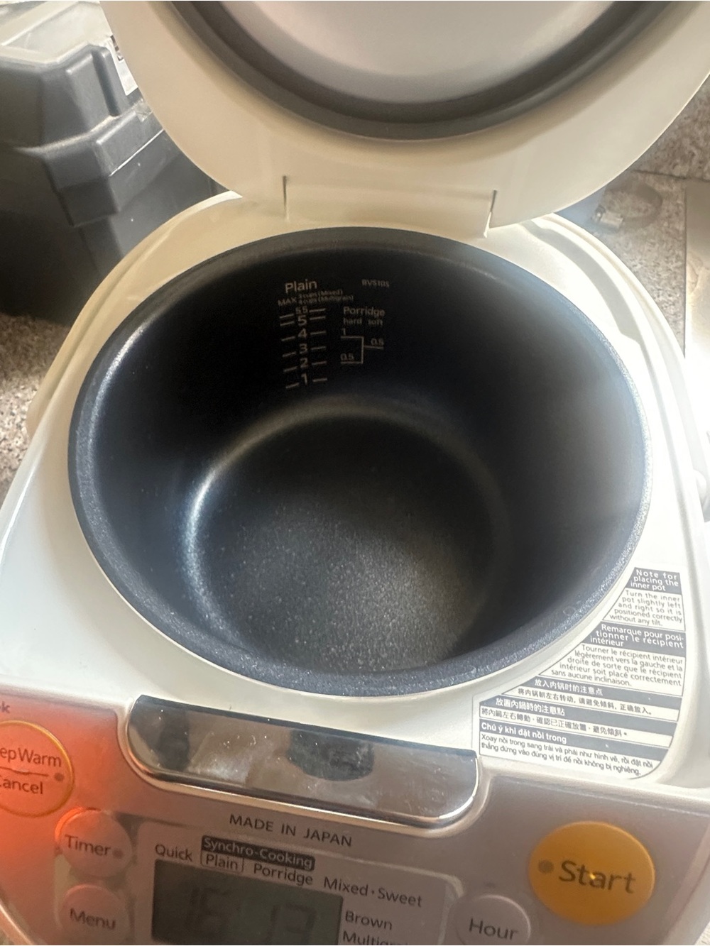 Tiger Rice Cooker / Warmer - White - Picture 3 of 4